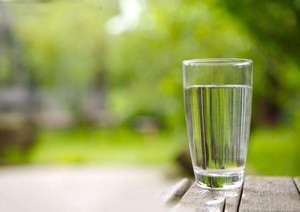从自来水到市售饮品 盘点日常饮水选择对健康的影响
